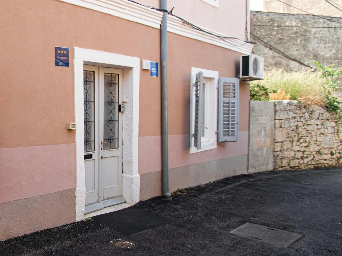 Nina Colosseum Apartment Pula