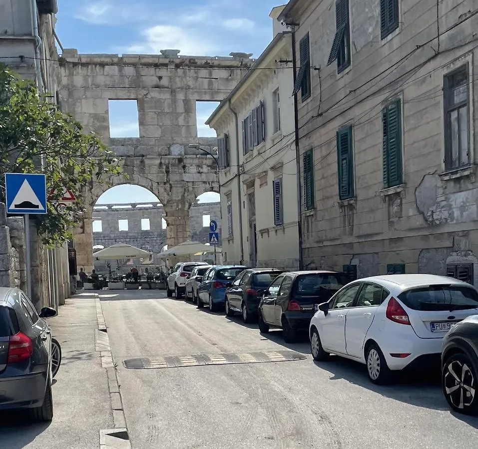 Nina Colosseum Apartment Pula 0*,